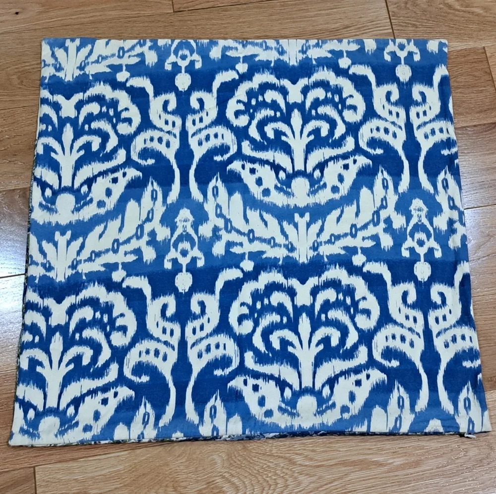 Pottery Barn Paisley Ikat Pillow Cover 24x23